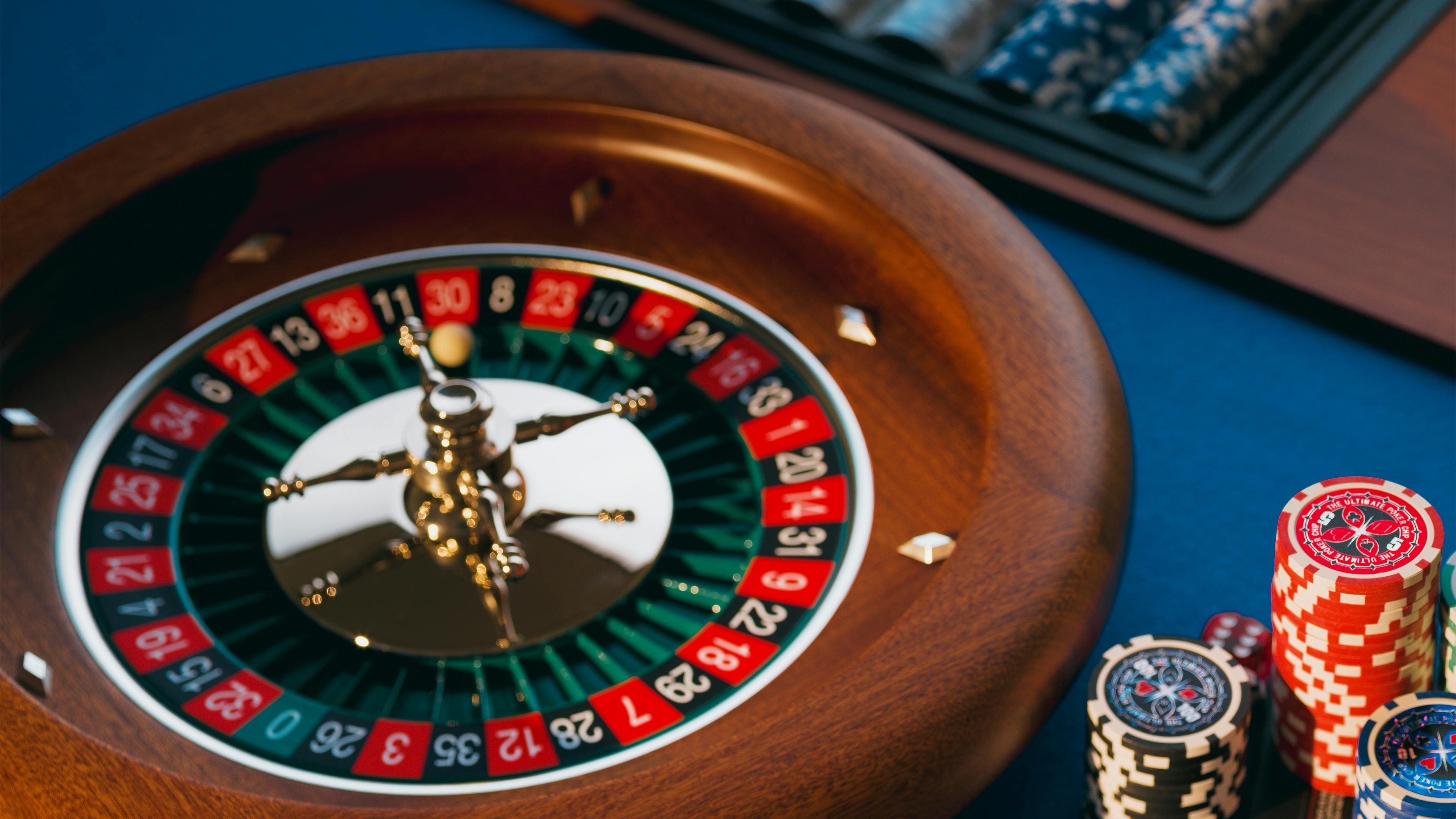 Betting controls and payout multiples display